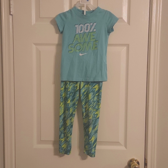 Nike Matching Set- Girl Size 4T - Picture 1 of 5